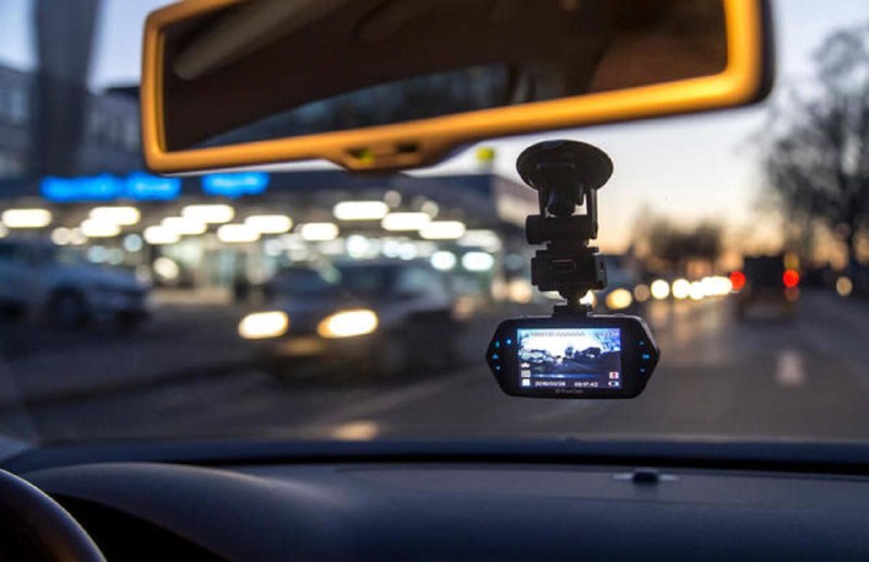 迪拜的汽车配件店铺见证了行车记录仪或仪表板摄像头的强劲销售