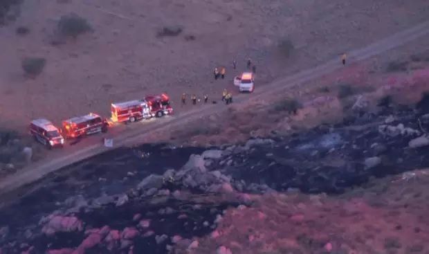 当地时间8月6日晚，美国加利福尼亚州两架直升机执行消防任务时相撞，其中一架安全着陆，另一架撞向地面，机上3人全部遇难。