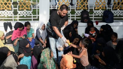 太多罗兴亚难民登陆　引起印尼人敌意和抗拒