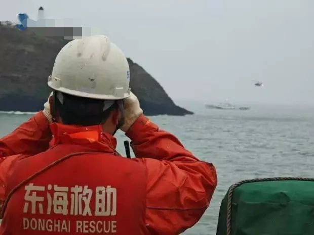 福建漳州龙海渔船在金门东碇岛触礁沉没