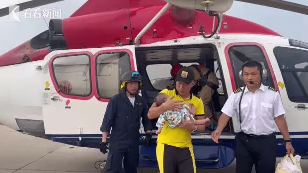 救援队河北涿州救出一4月龄婴儿
