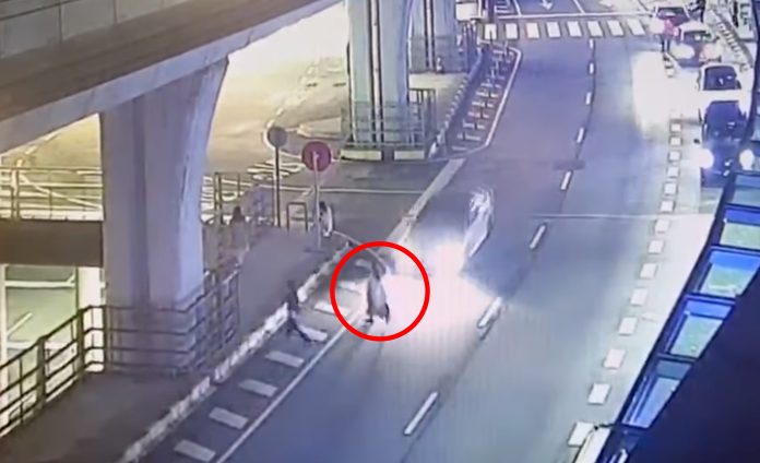 澳门 | 内地旅客机场外乱过马路捱车撞飞 司机不顾而去火速被捕