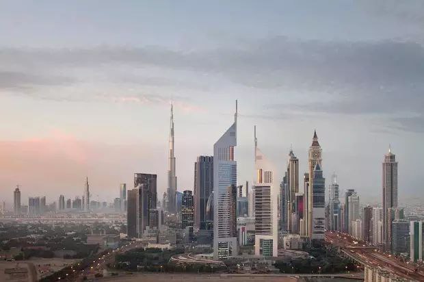 哈利法塔横空出世之前这两栋大楼一直是迪拜的绝对地标