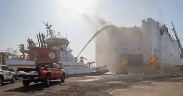 2人遇难6人受伤！这艘货船大火烧了近一周
