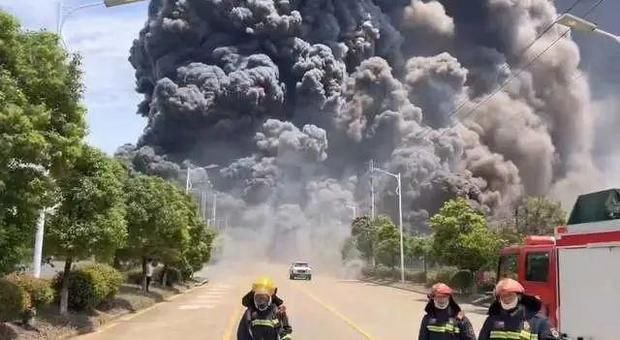 江西一化工厂爆炸发生火灾浓烟滚滚 对人体危害有多大