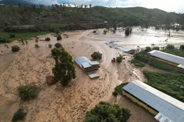 玻利维亚暴雨引发洪水12个城市宣布进入灾难状态