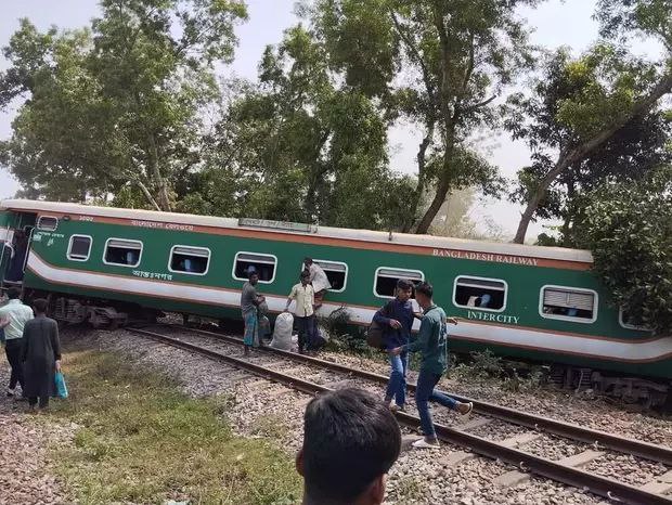 孟加拉国南部一火车脱轨暂无人员伤亡报告